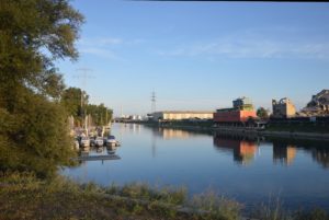 Industriehafen Mombach: Viel Platz für Schifffahrt. - Foto: gik