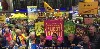 „Seit 2011 haben wir die Fluglärmhölle“ – Zur 300. Montagsdemo kommen 1500 Fluglärmgegner – Aktion „Deutschland fliegt nicht“ gestartet