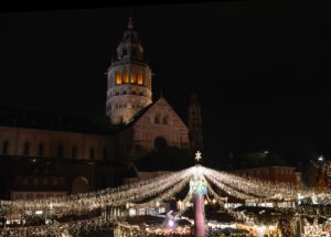 Der traditionelle Mainzer Weihnachtsmarkt im Schatten des Doms - 2020 wird das so nichts. - Foto: gik 