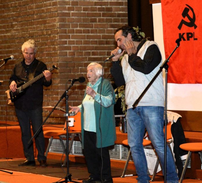 „Wir Überlebende der Shoah sind die unbequemen Mahner“ – Esther Bejarano am Dienstagabend mit Microphone Mafia im KUZ