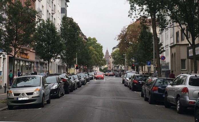 Stadt Mainz hält an Parküberwachung und Geschwindigkeitskontrollen fest – Schwerpunkt Rettungswege
