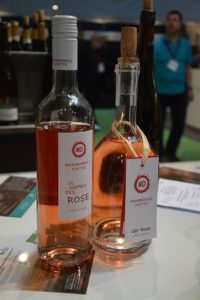 Das Cuvee "Der Rosé" (rechts) vom Weingut Braunewell in Zusammenarbeit mit Frank Dinter ist der beste Rosé Deutschlands. - Foto: gik