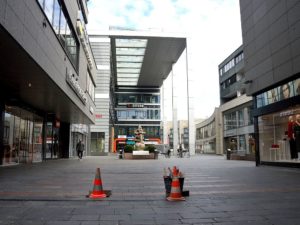Menschenleere Mainzer Innenstadt: Am Einkaufszentrum Brand war schon am Mittwoch nichts mehr los. - Foto: gik