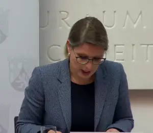 Bildungsministerin Stefanie Hubig (SPD) auf der Pressekonferenz zum Coronavirus Epidemie. - Screenshot: gik
