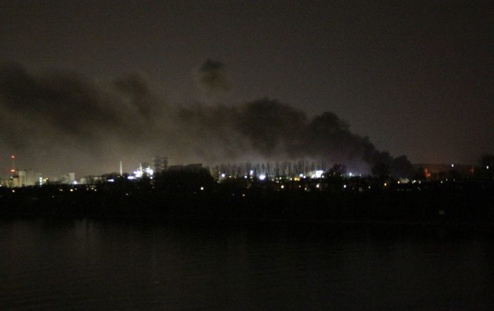 Brand in Kfz-Handel in Mainz-Amöneburg – Mehrere PKW in Brand – Stinkender Qualm über Mainz