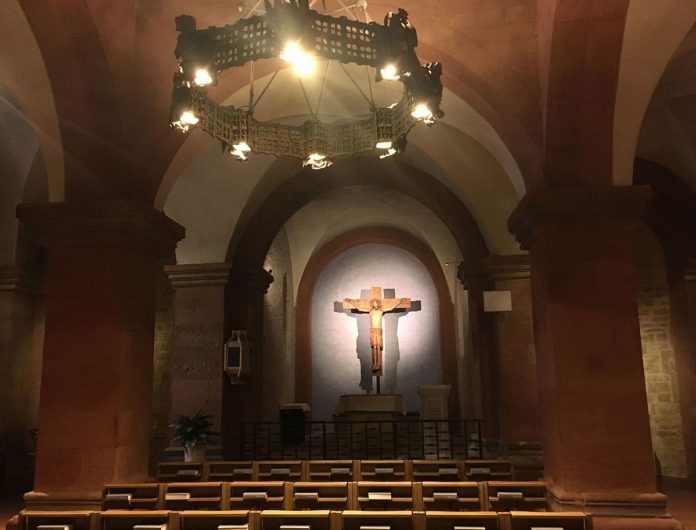 „Kreativ, hilfreich, verlassen, unzumutbar“: 57 Prozent kritisieren in Umfrage des Bistums Mainz Auftritt der Kirche in Coronakrise