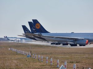 Lufthansa Flugzeuge, geparkt auf der Nordwestlandebahn. - Foto: Lufthansa/ Oliver Rösler