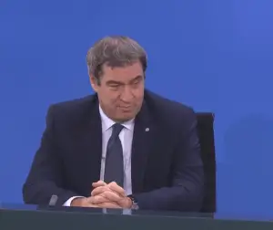 Der bayrische Ministerpräsident Markus Söder (CSU) in der Pressekonferenz am 30. April. - Screenshot: gik