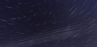 Starlink-Satelliten ziehen erneut über den Abendhimmel – Spektakel bewegt seit Tagen die Welt