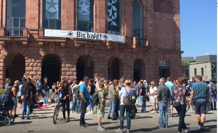 Corona-Demo in Mainz mit knapp 250 Teilnehmern – Polizei löst verbotene Versammlung friedlich auf