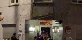 Party in Coronazeiten: Polizisten feiern in Altstadtkneipe in Mainz, ohne Abstand und nach Sperrstunde