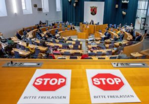 Plenarsitzung im Landtag Rheinland-Pfalz während der Coronakrise als Rumpfparlament. - Foto: Landtag RLP/ Torsten Silz