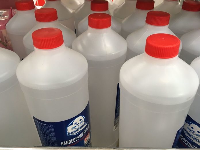 „Desinfektionsorgien unverzüglich stoppen“ – Desinfektionsmittel schädigen Haut, Nerven und Lungen, warnen Experten