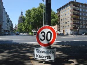 Der neue Blitzer soll vor allem Tempo 30 auf der Rheinachse und in der Kaiserstraße überwachen. - Foto: gik