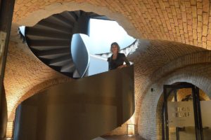 Spektakulär auch die Architektur in den Kellern im Untergeschoss. - Foto: gik