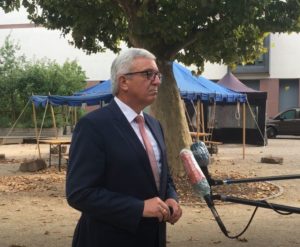 Innenminister Roger Lewentz (SPD) beim Interview zum Polizeieinsatz Ingelheim am Mittwoch in Mainz. - Foto: gik