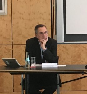Hatte trübe Aussichten zu verkünden: Dietmar Hoffmann, Leiter des Gesundheitsamtes Mainz-Bingen. - Foto: gik