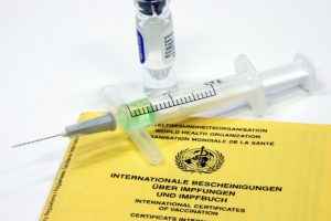 Gefälschte Impfpässe werden in der Corona-Pandemie zunehmend zum Massen-Problem. - Foto: obs BKK Sven Hoppe