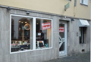 Räumungsverkauf bei einem kleinen Geschäft in der Mainzer Altstadt vor ein paar Jahren. - Foto: gik