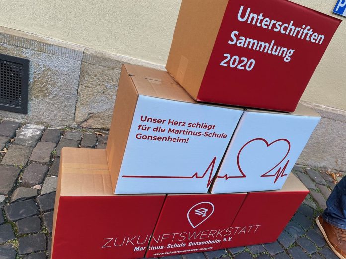 „Die Kirche gibt ihre Zukunft auf“ – Knapp 700 Unterschriften in Mainz gegen Schließung der Martinusschule für Bischof Kohlgraf