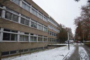 Die alte Fachhochschule an der Bruchspitze in Mainz-Gonsenheim soll das Impfzentrum für Mainz werden. - Foto: gik
