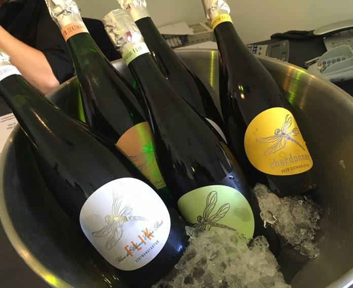 Der mit der Libelle tanzt: Mainzer FLIK Sektmanufaktur Aufsteiger des Jahres 2020 – Popup-Store am Winterhafen am 29. und 30.12.