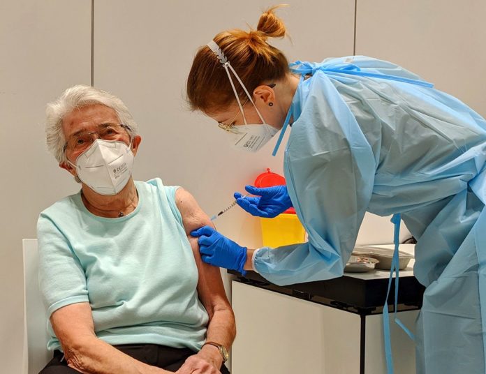 Streit um Impfpflicht geht in Mainz weiter: FDP-Politiker Dietz plädiert für Impfpflicht ab 50 Jahren