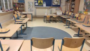 Die Klassenzimmer bleiben vorerst leer, die Öffnung der Grundschulen ist vorerst abgesagt. - Foto: Mainz&