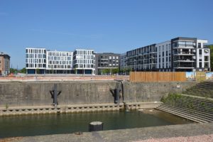 Das Dock1 war das erste große Büro- und Wohngebäude, das im neuen Mainzer Zollhafen realisiert wurde. - Foto: gik