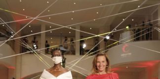 Embraceland: Mainzer Modeschöpferin Anja Gockel zeigt trotz Corona Modenschau in Berlin – und setzt Zeichen für Kultur