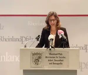 Gesundheitsministerin Sabine Bätzing-Lichtenthäler (SPD) bei ihrer Pressekonferenz am Montag in Mainz. - Foto: gik