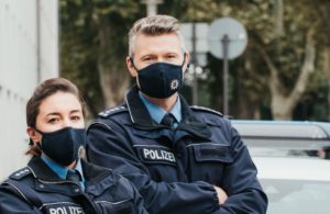 Auch an die rheinland-pfälzische Polizei wurden offenbar massenhaft fehlerhafte FFP2-Masken aus chinesischer Herstellung geliefert. - Foto: MDI RLP