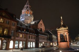 Zauberhafte Winterwelt in Mainz, vor allem rund um den Dom - und das an Weiberfastnacht! - Foto: gik
