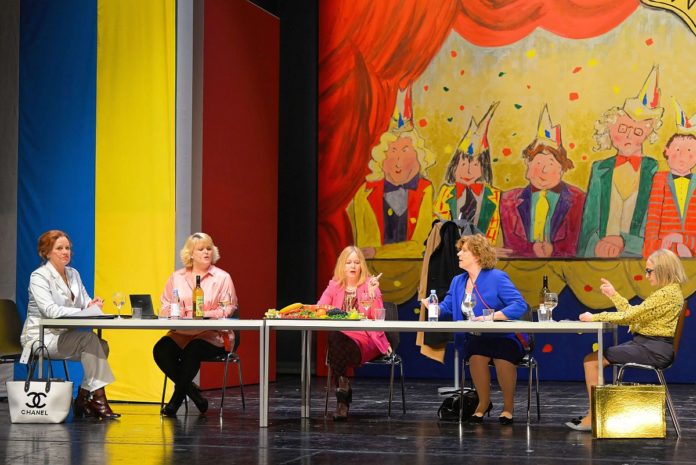 Mainzer Fastnachtsposse „Die lustischen Weiber 2.0“ real im Staatstheater – Premiere am 22. Februar 2022