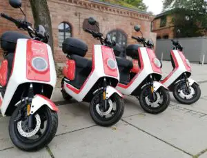 Die roten Elektro-Mopeds der Süwag sind nun wieder für die Mainzer zum Ausleihen verfügbar. - Foto: Süwag