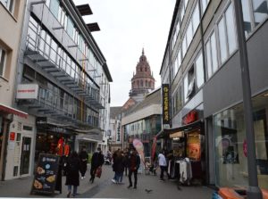 Einkaufsbummel am Tag 1 nach dem Lockdown: Mainz am 8. März 2021. - Foto: gik