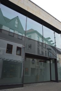 Leeres Geschäft in der Mainzer Schusterstraße: Die Corona-Pandemie verändert die Stadt. - Foto: gik