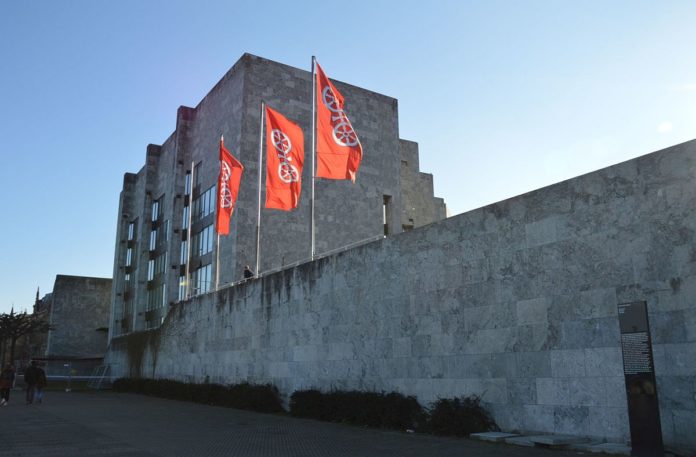 Freitreppe zum Rhein am Mainzer Rathaus: Große Mehrheit im Stadtrat fordert Öffnung zum Rhein