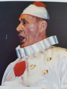 Otto Schlesinger im traditionellen weißen Bajazz-Kostüm. - Foto: Schlesinger privat