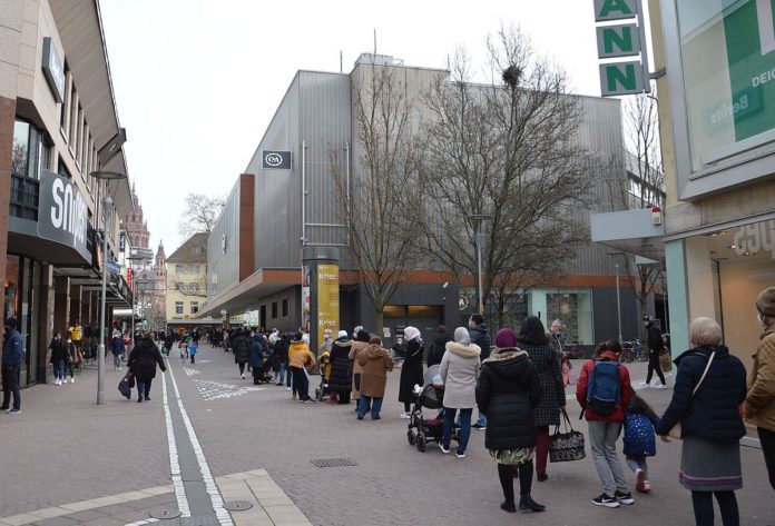 Corona-Inzidenz in Mainz schnellt auf 48 hoch – Müssen Geschäfte bald wieder schließen? – Inzidenz in RLP über 50