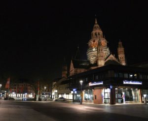 In Mainz gilt seit dem 1. April eine nächtliche Ausgangssperre, die Inzidenzen sinken dennoch nicht., - Foto: gik