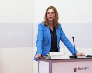 Gesundheitsministerin Sabine Bätzing-Lichtenthäler (SPD) kündigte erneut eine Erweiterung der Impfungen an. - Foto: gik