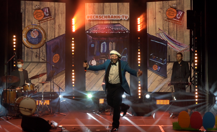 Kultur aus dem Oster-Eckschrank: Frederick van der Sonne lädt zur großen Osterrevue am Samstag aus dem Frankfurter Hof