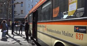 Das Testmobil für Mitarbeiter der Mainzer Mobilität am Hauptbahnhof in Mainz. - Foto: Mainzer Mobilität 