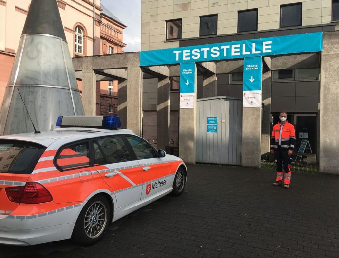 Mainzer Staatstheater erweitert Öffnungszeiten der Corona-Teststelle im Grünen Kakadu: Wieder Tests für alle