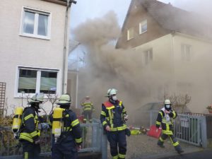 Feuerwehrmänner in Mainz bei einem Kellerbrand - dieses Mal war kein Brand die Ursache. - Foto: Feuerwehr Mainz