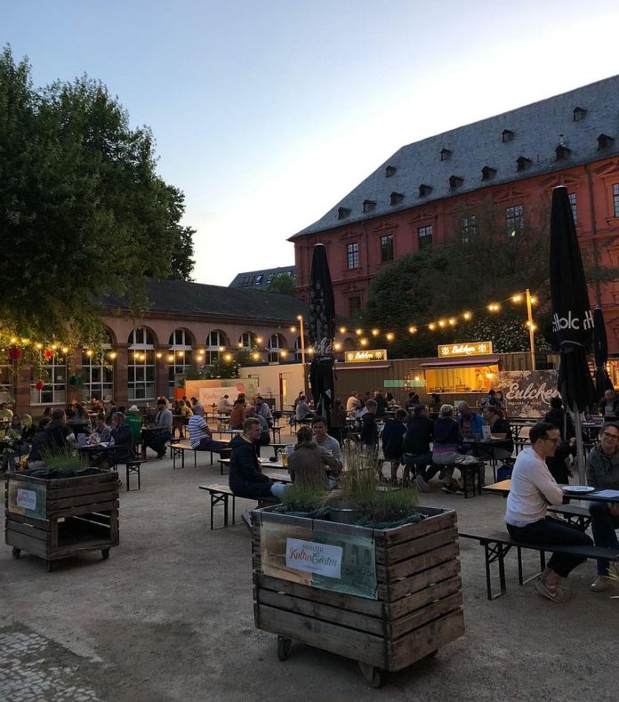Stadt Mainz: Auch im Sommer 2026 bis Mitternacht draußen sitzen – Stadt verlängert erneut Zeiten für Außengastronomie