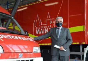 Innenminister Roger Lewentz (SPD) bei einem besuch der Feuerwehr in Mainz 2020. - Foto: gik 