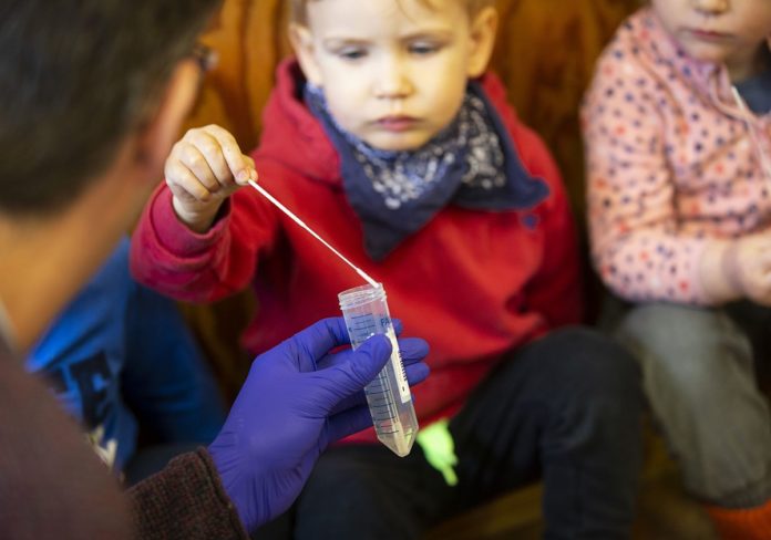 Corona-Quarantäne endet ab Mai schon nach fünf Tagen – Freitesten entfällt, auch in Kitas – Corona-Zahlen steigen wieder