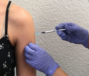 Die Zahl der täglichen Corona-Impfungen sinkt weiter. - Foto: gik